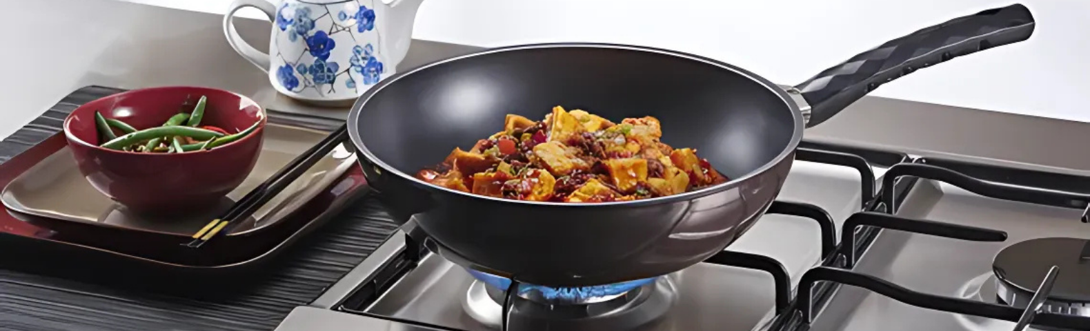 Wok w Twojej kuchni Happycall – jak wykorzystać jego potencjał na co dzień?